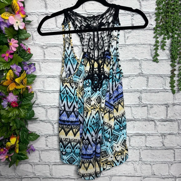*🌼3/$30🌼Almost Famous Sleeveless Aztec Tribal Print Sleeveless Tank Size M - Picture 5 of 14